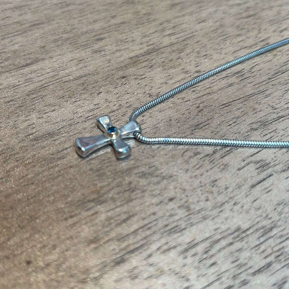 Lagos cross caviar necklace - Picture 4 of 7